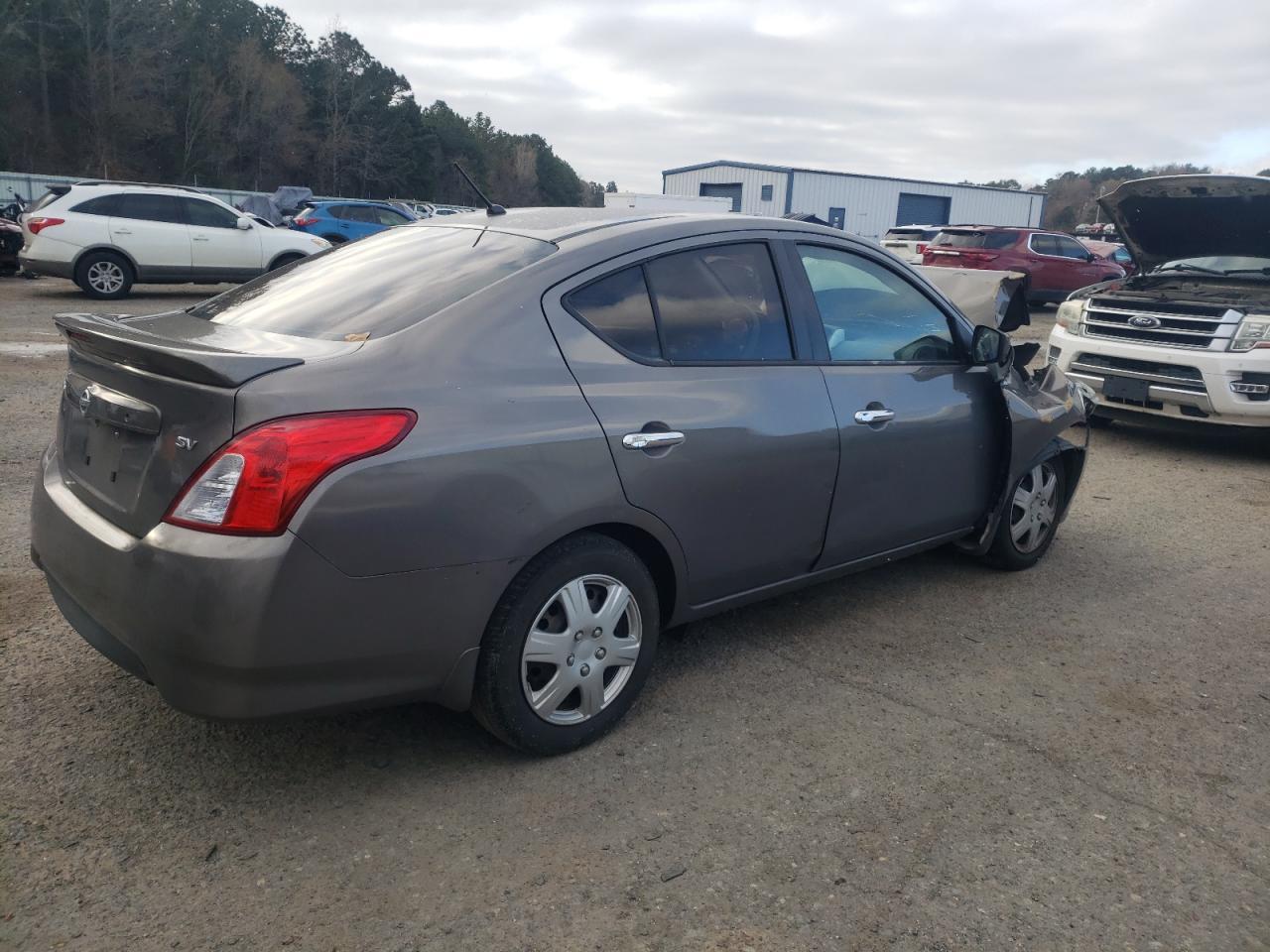 2017 NISSAN VERSA
