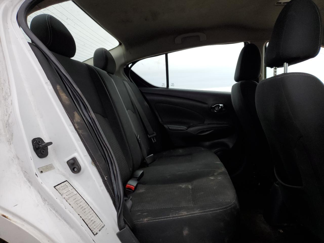 2017 NISSAN VERSA