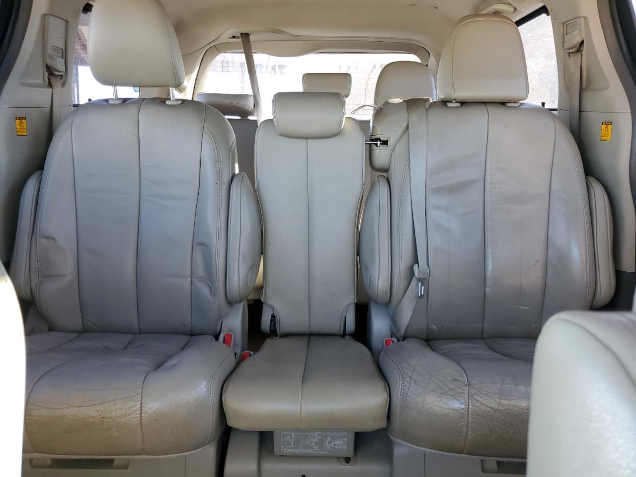 2013 TOYOTA SIENNA