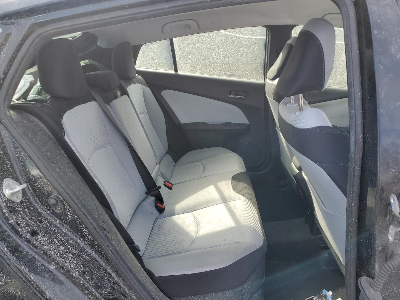 2016 TOYOTA PRIUS