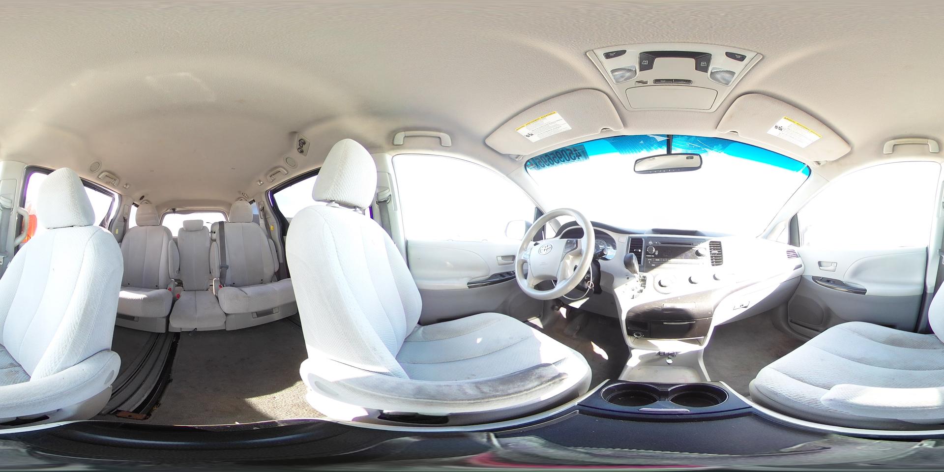 2011 TOYOTA SIENNA