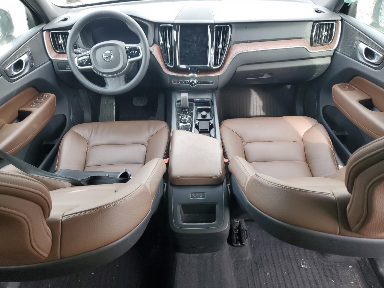 2024 VOLVO XC60