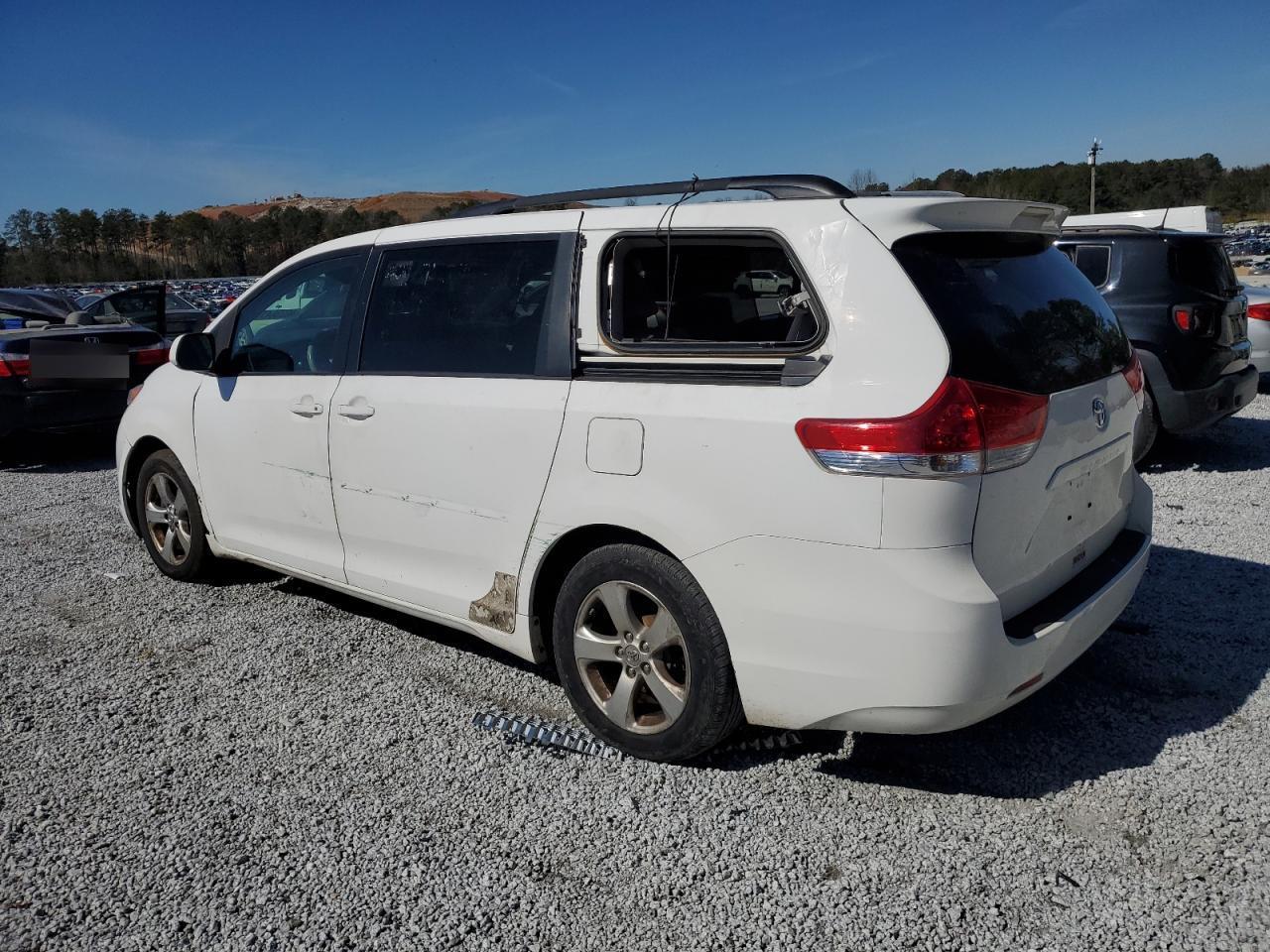 2011 TOYOTA SIENNA