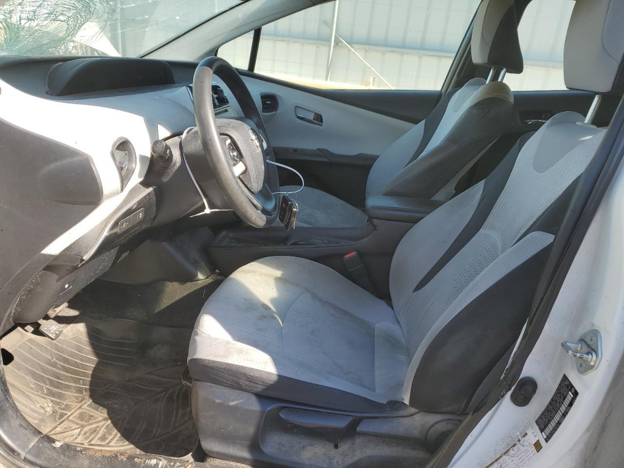 2016 TOYOTA PRIUS