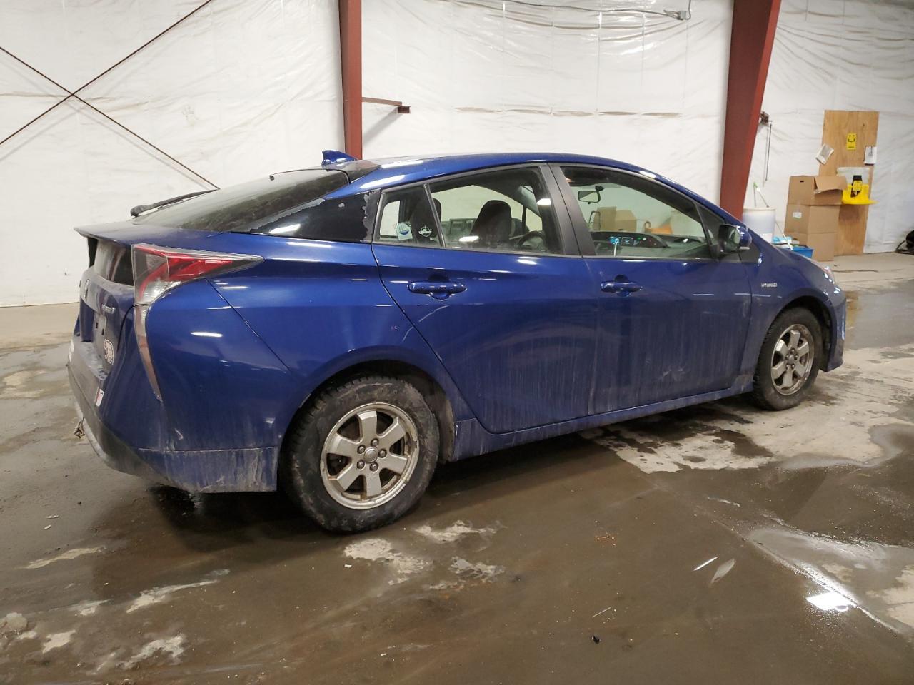 2016 TOYOTA PRIUS