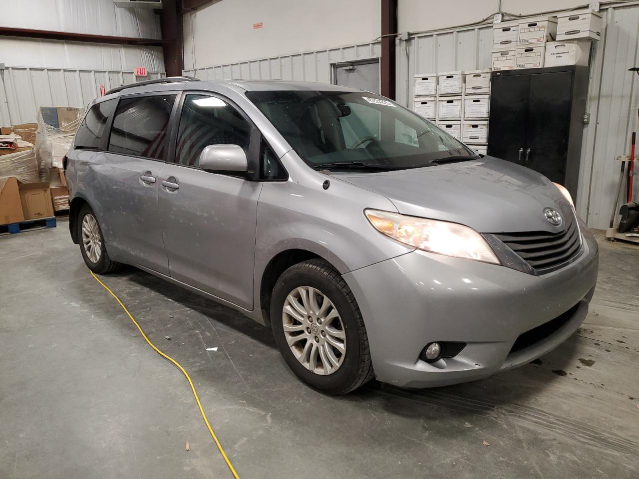 2013 TOYOTA SIENNA