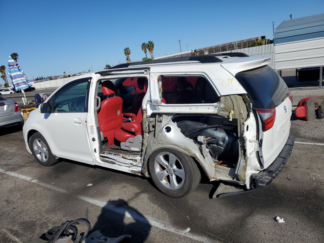 2015 TOYOTA SIENNA