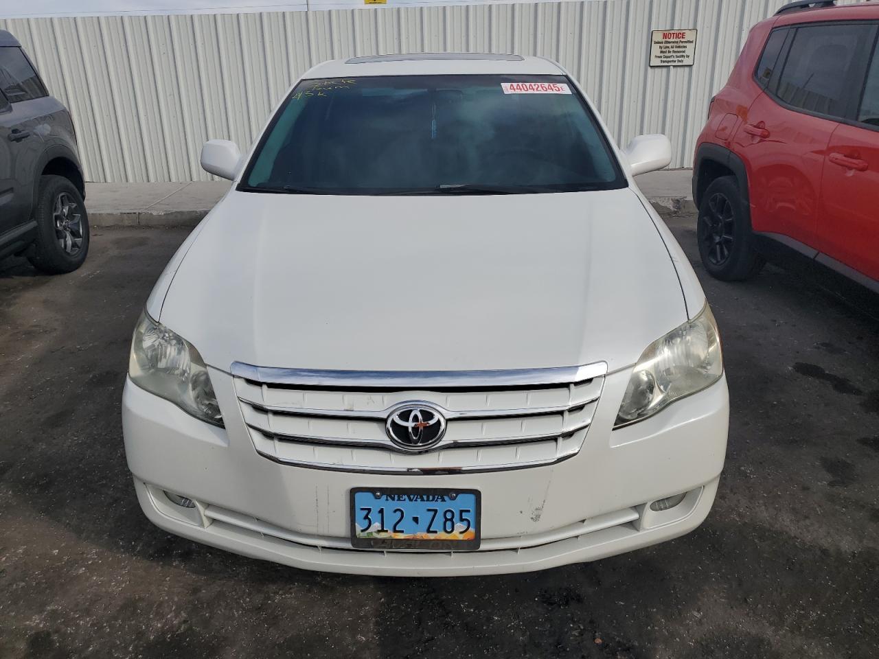 2005 TOYOTA Avalon