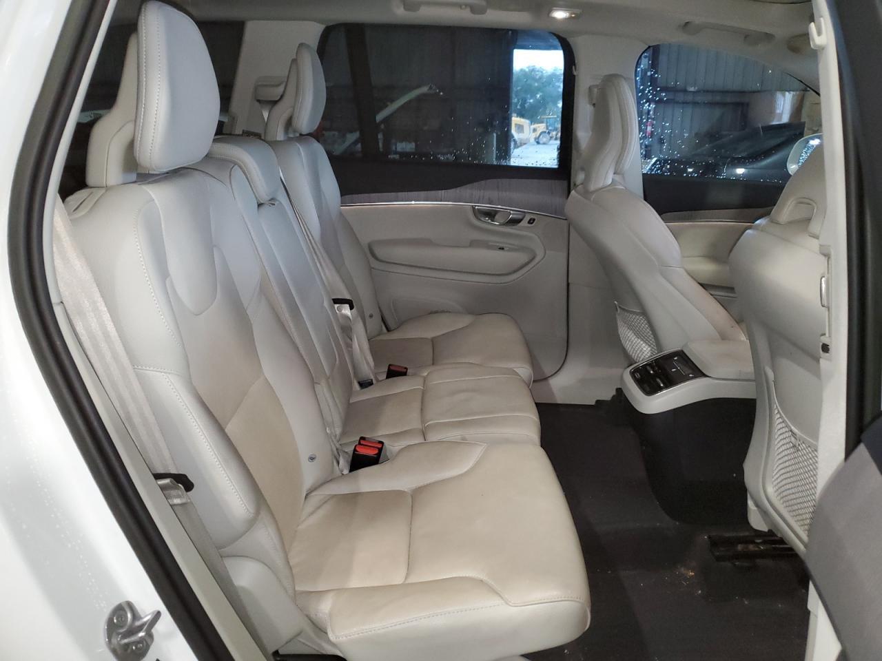 2023 VOLVO XC90