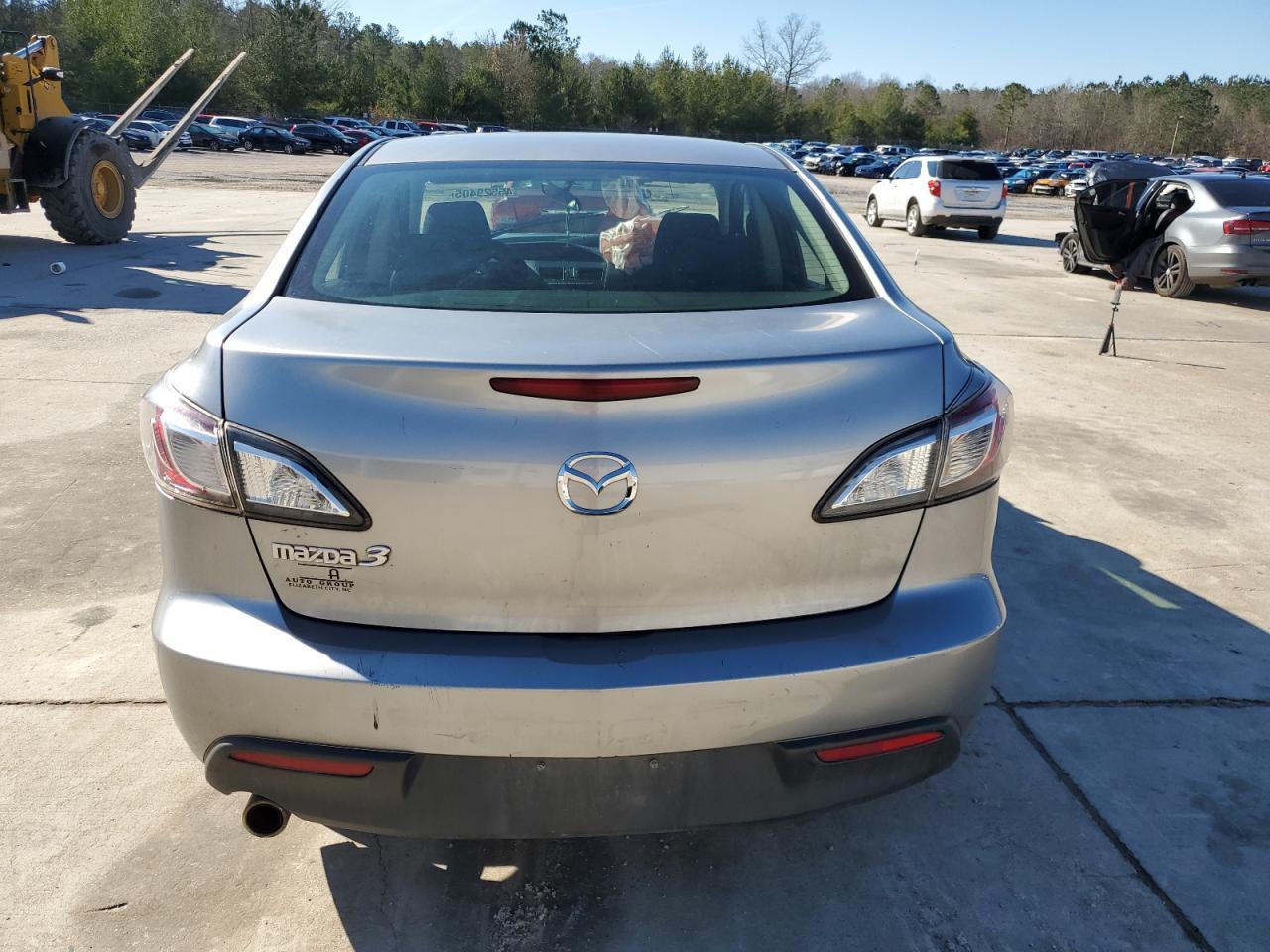 2011 MAZDA 3