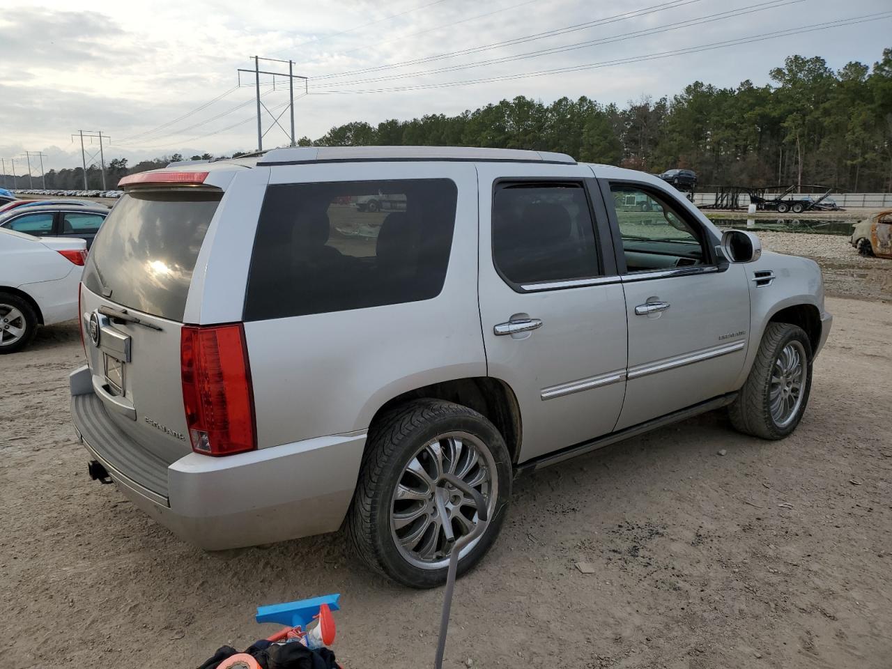 2011 CADILLAC ESCALADE