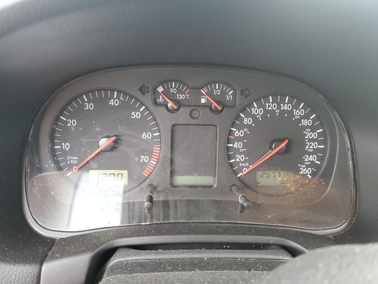 2002 VOLKSWAGEN GOLF