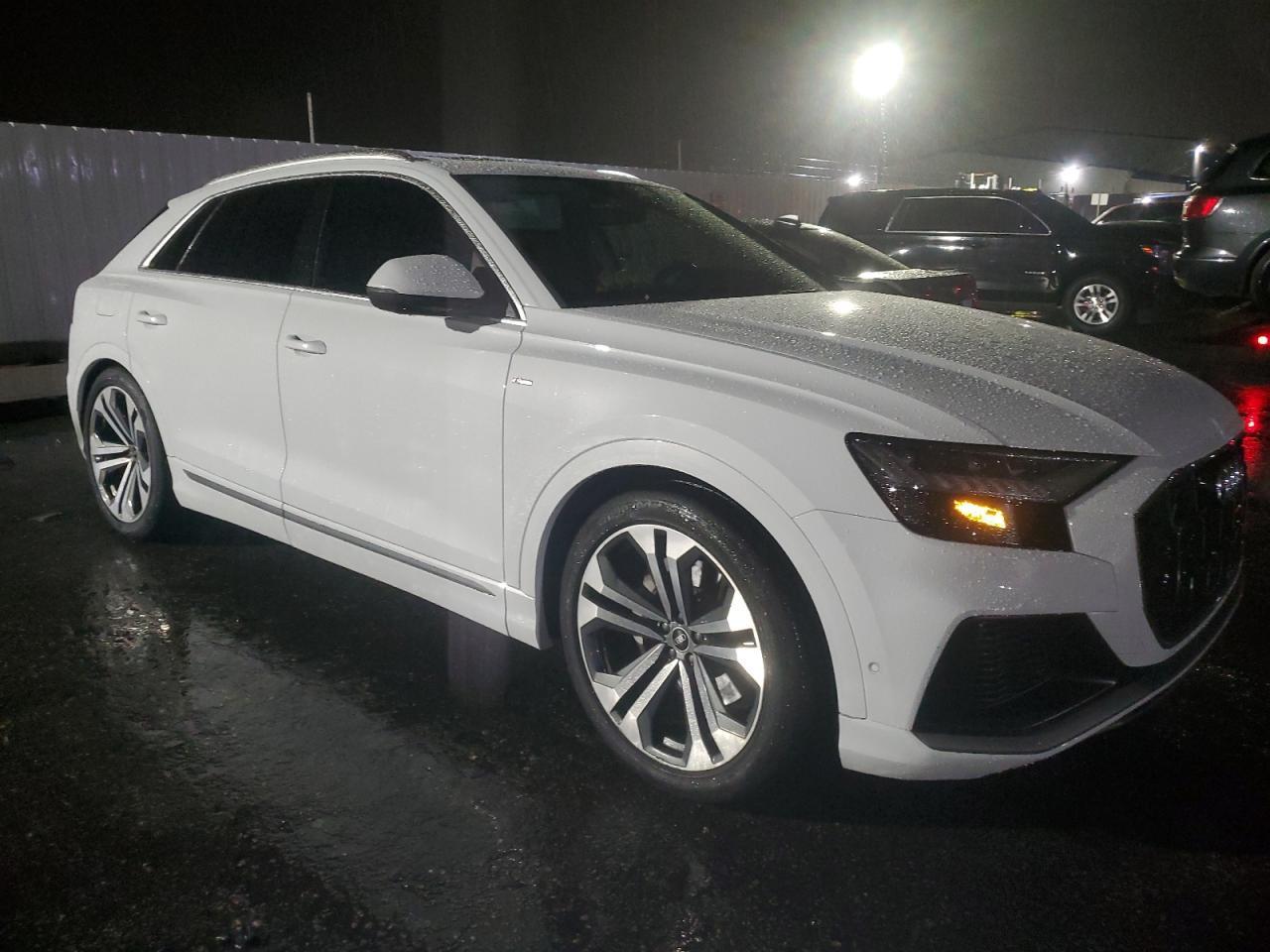 2021 AUDI Q8