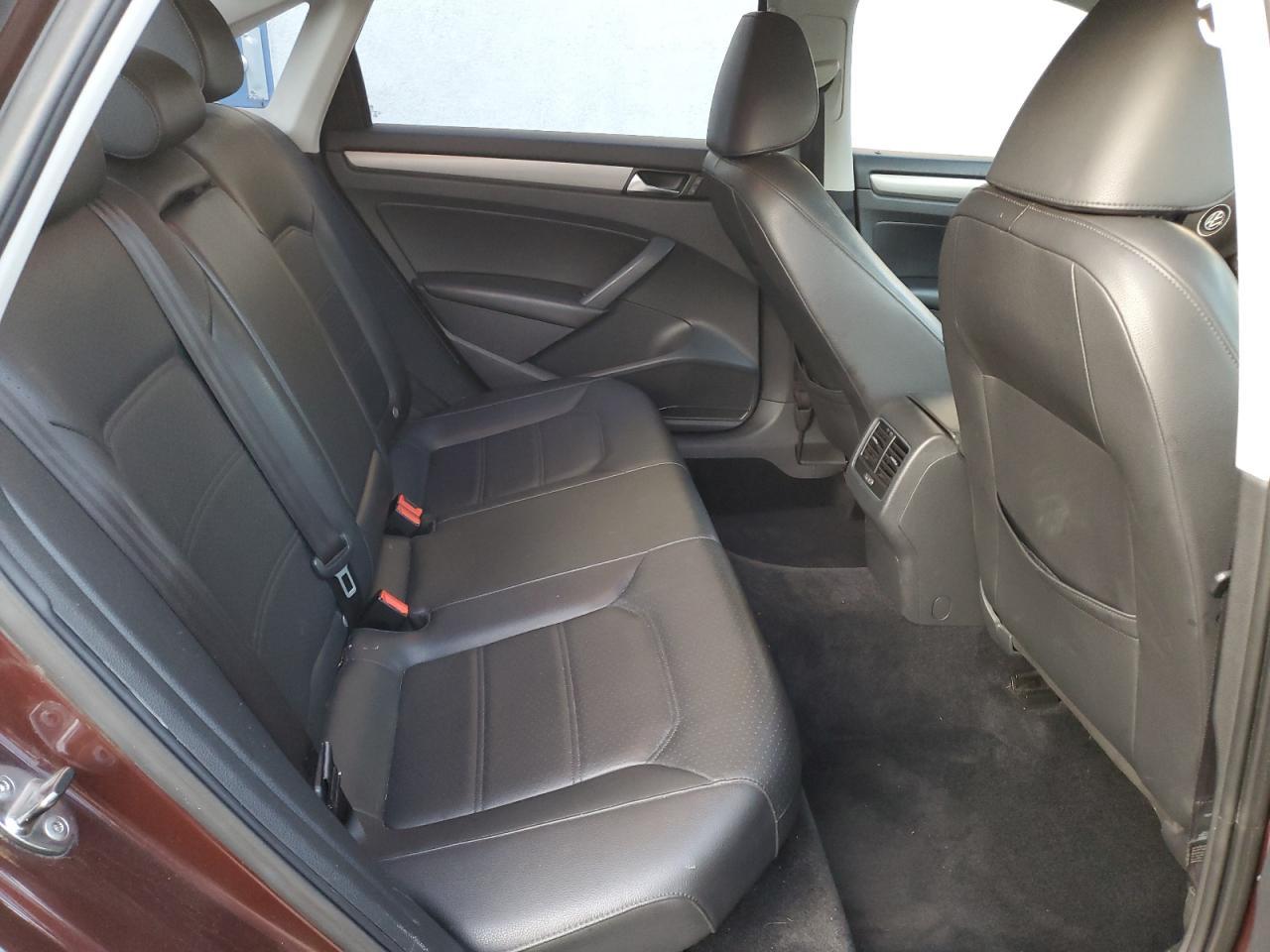 2014 VOLKSWAGEN Passat