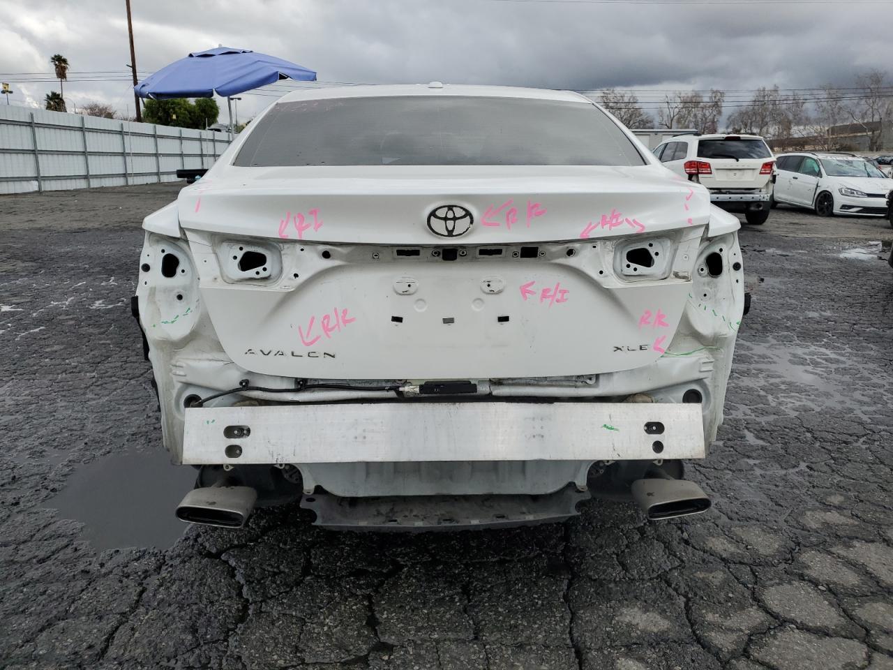2014 TOYOTA Avalon