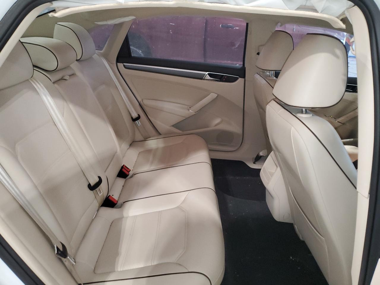 2017 VOLKSWAGEN Passat