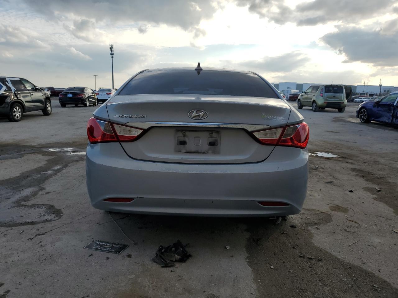 2011 HYUNDAI SONATA