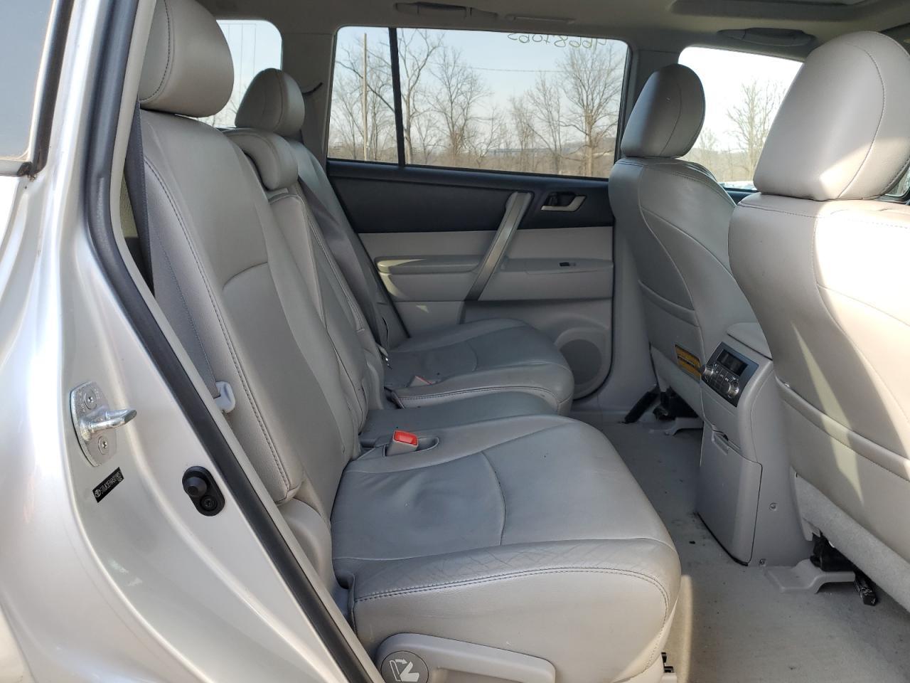 2010 TOYOTA HIGHLANDER