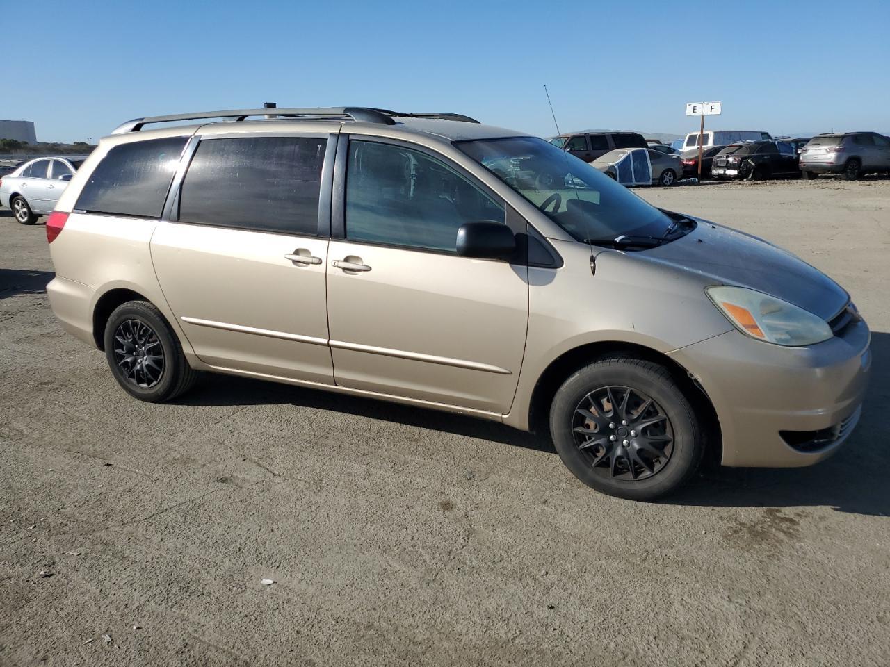 2004 TOYOTA SIENNA