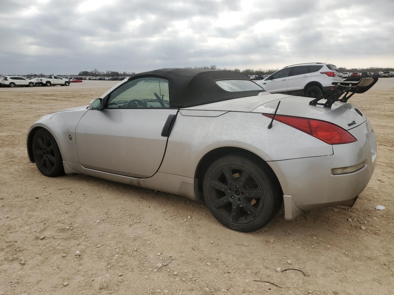 2004 NISSAN Z
