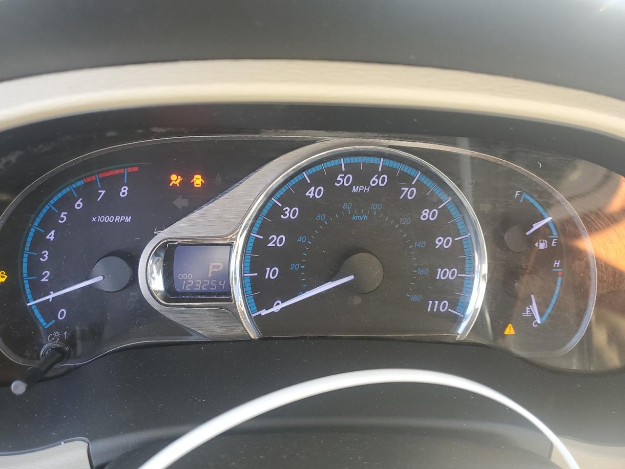 2011 TOYOTA SIENNA