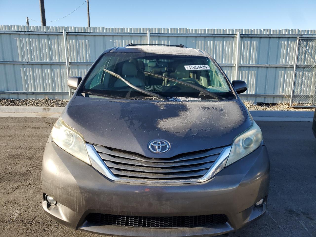 2011 TOYOTA SIENNA