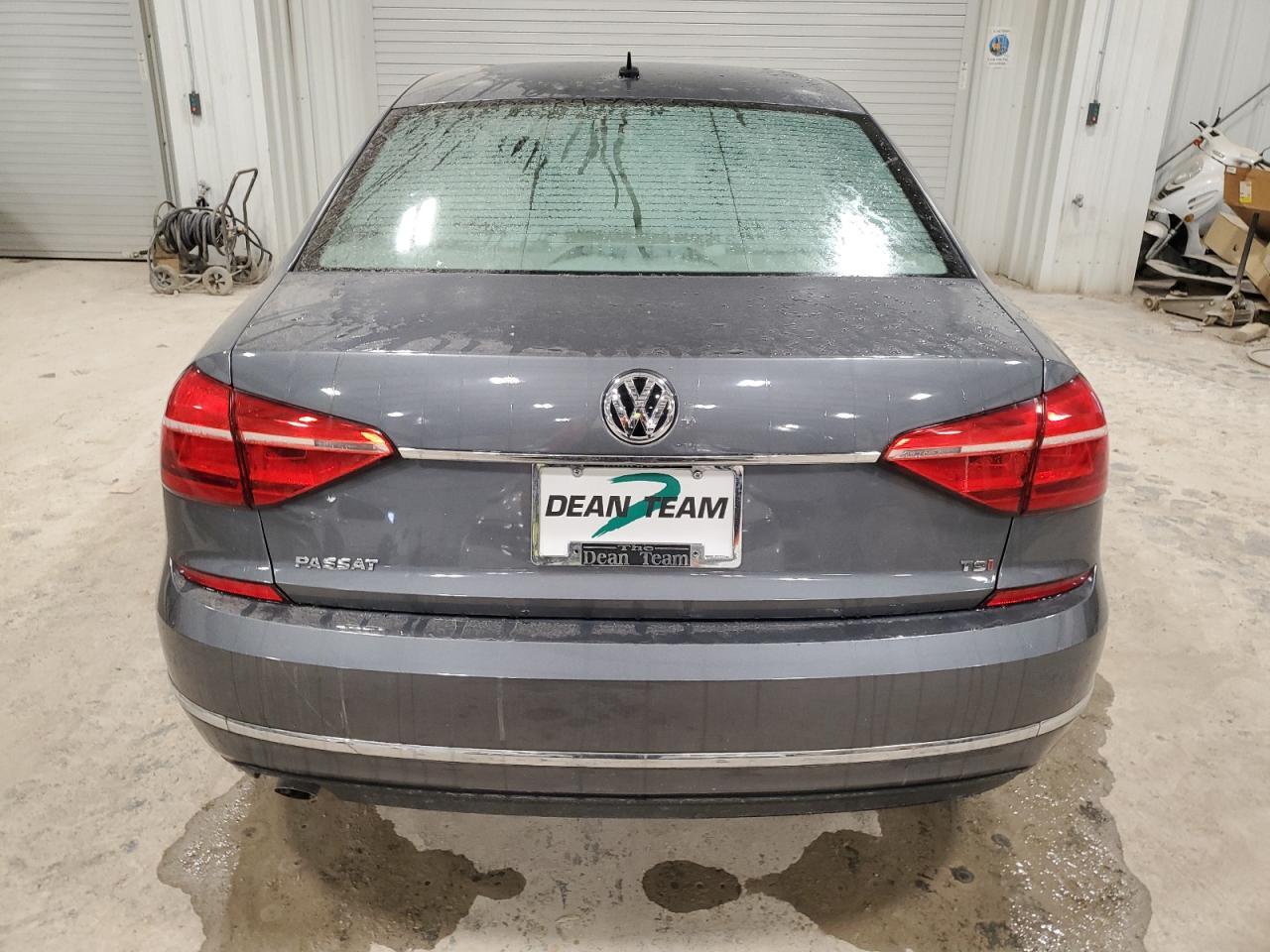 2016 VOLKSWAGEN Passat