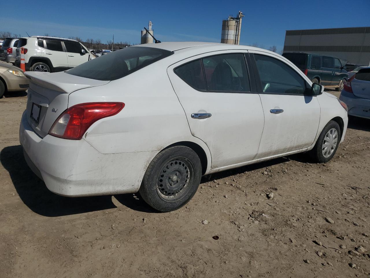 2017 NISSAN VERSA