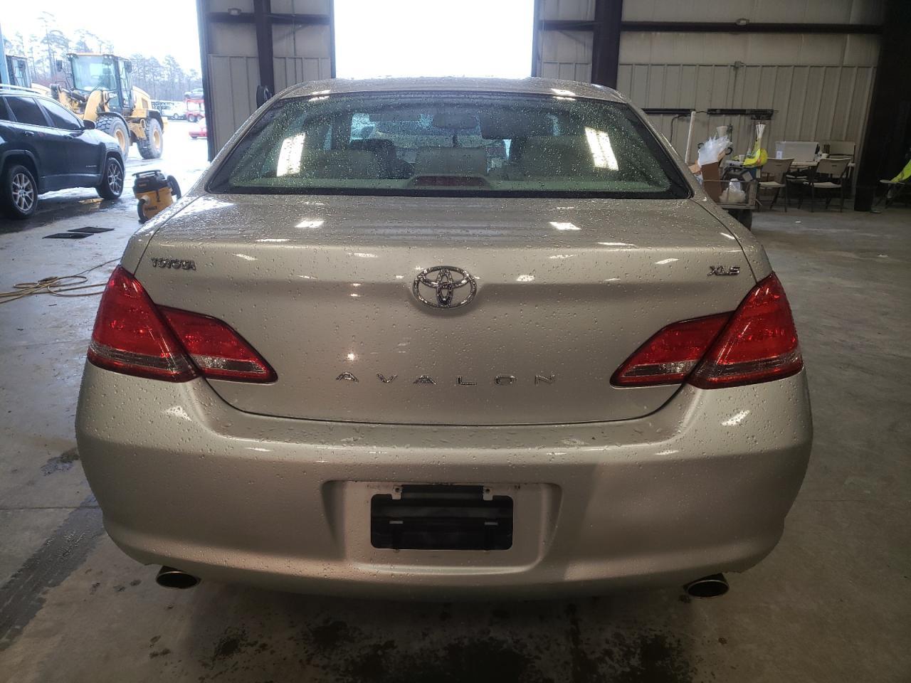 2006 TOYOTA Avalon