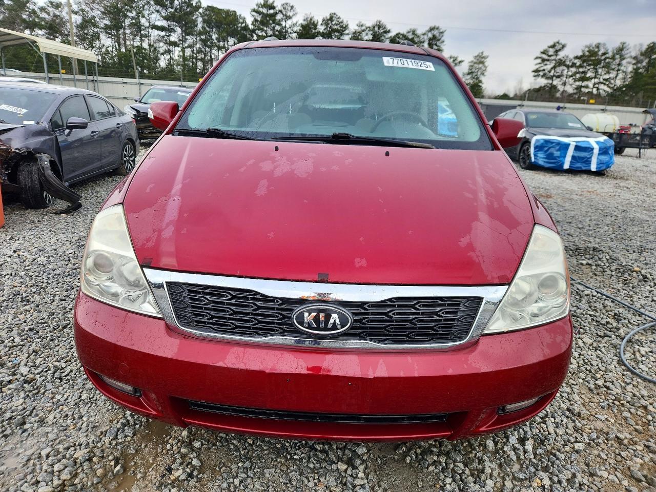 2011 KIA SEDONA