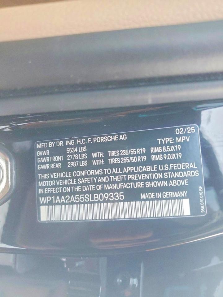2025 PORSCHE Macan