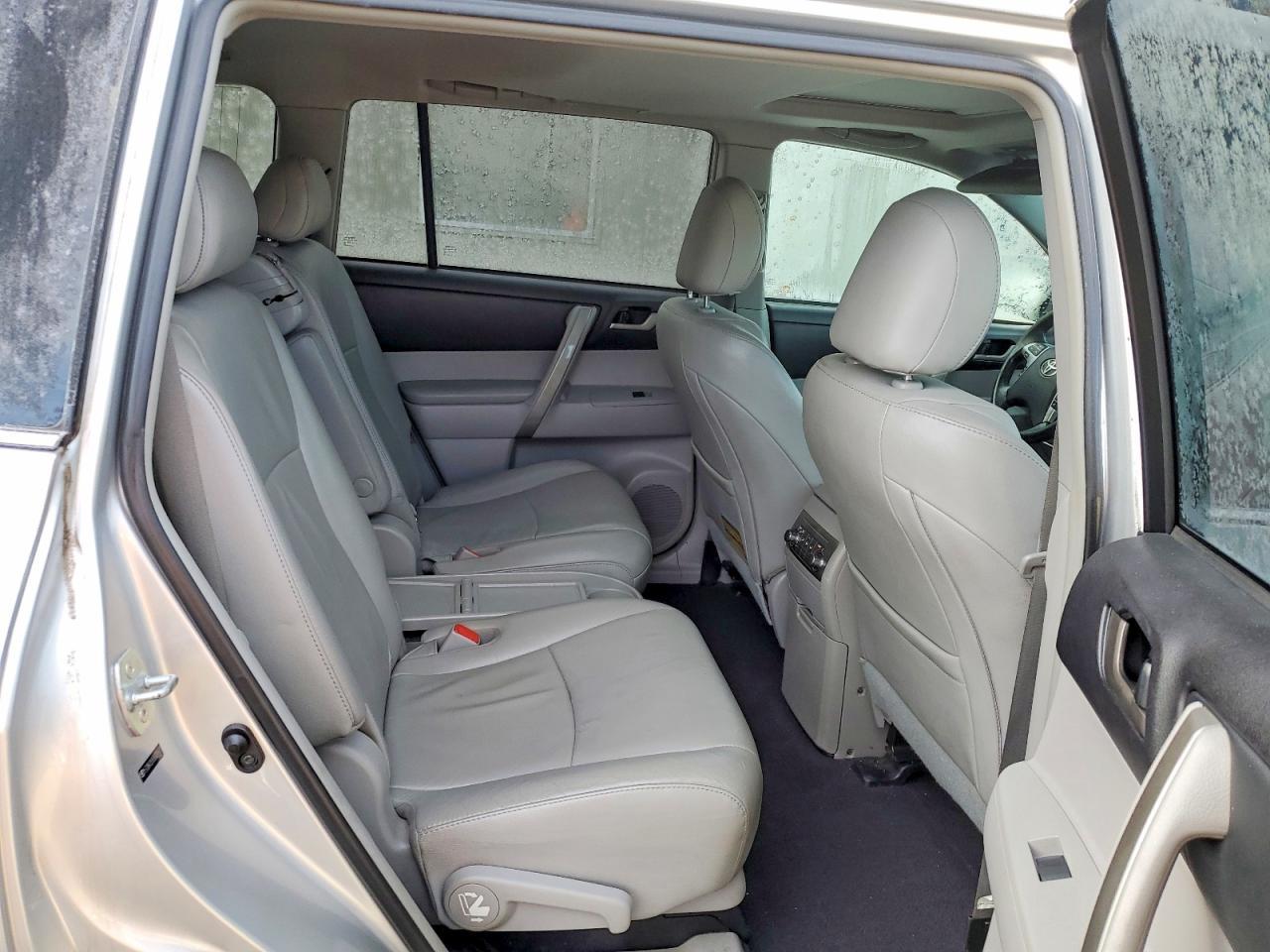 2011 TOYOTA HIGHLANDER