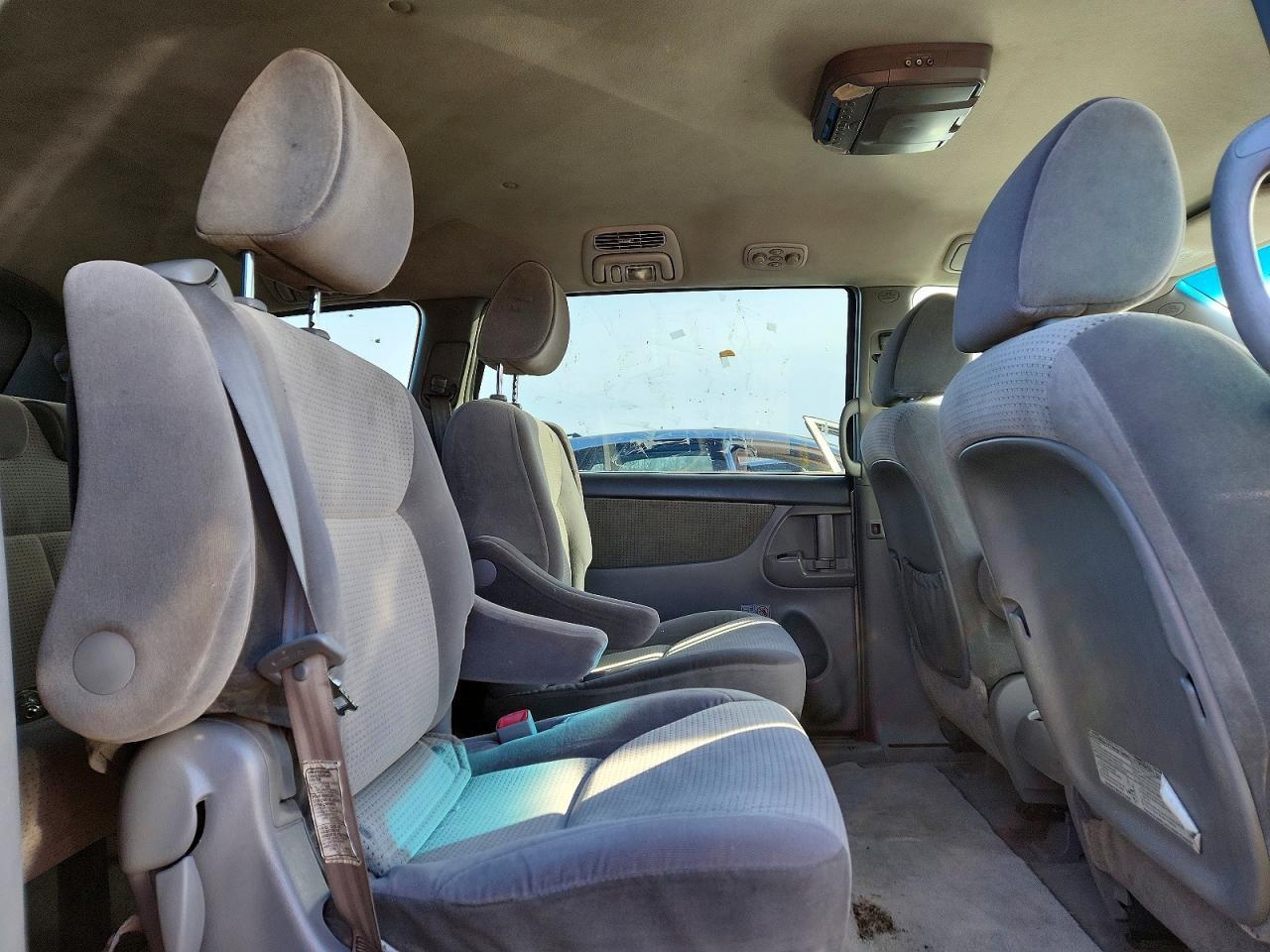 2010 TOYOTA SIENNA