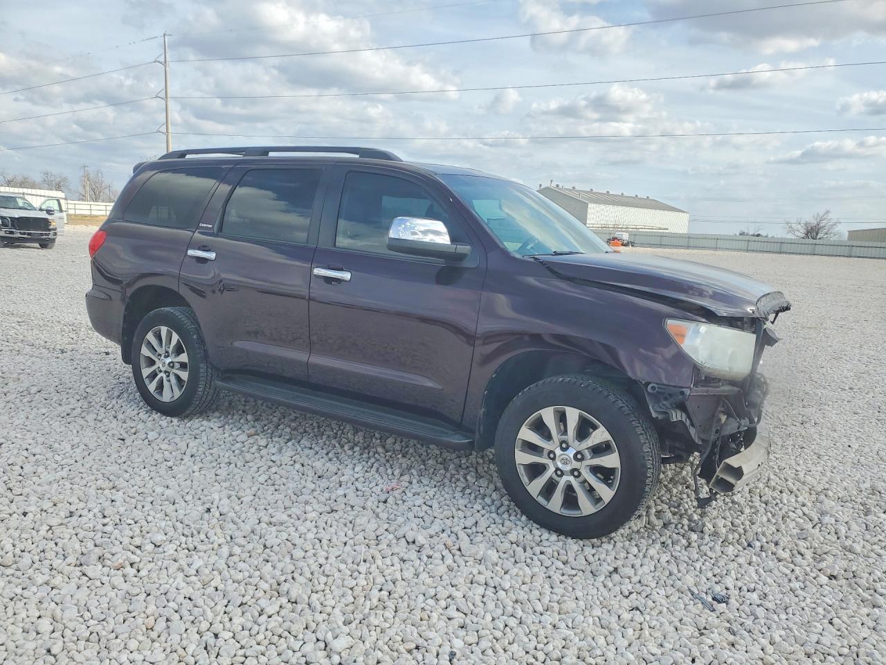 2013 TOYOTA Sequoia