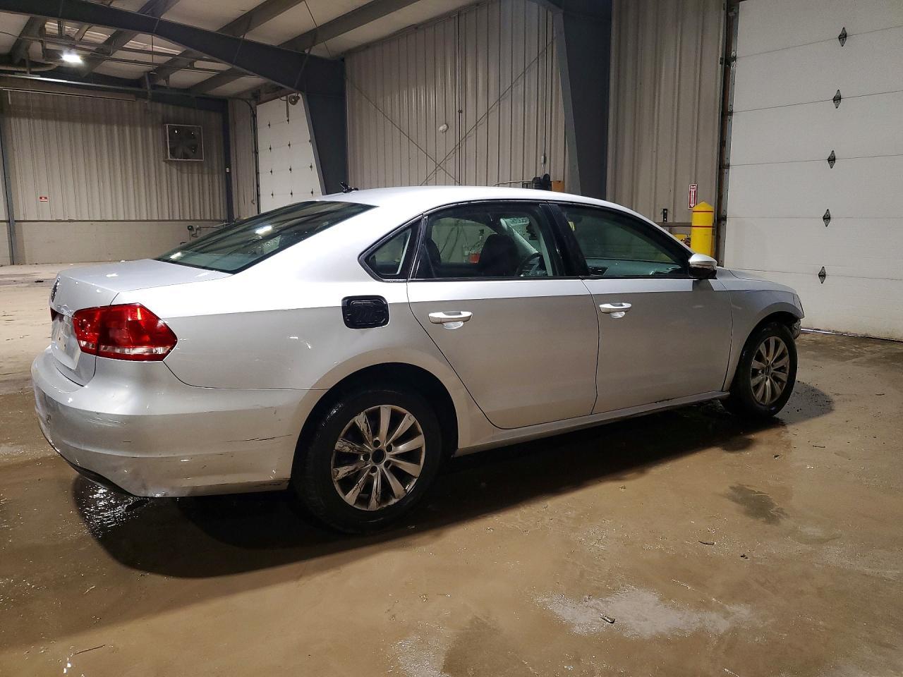 2012 VOLKSWAGEN Passat