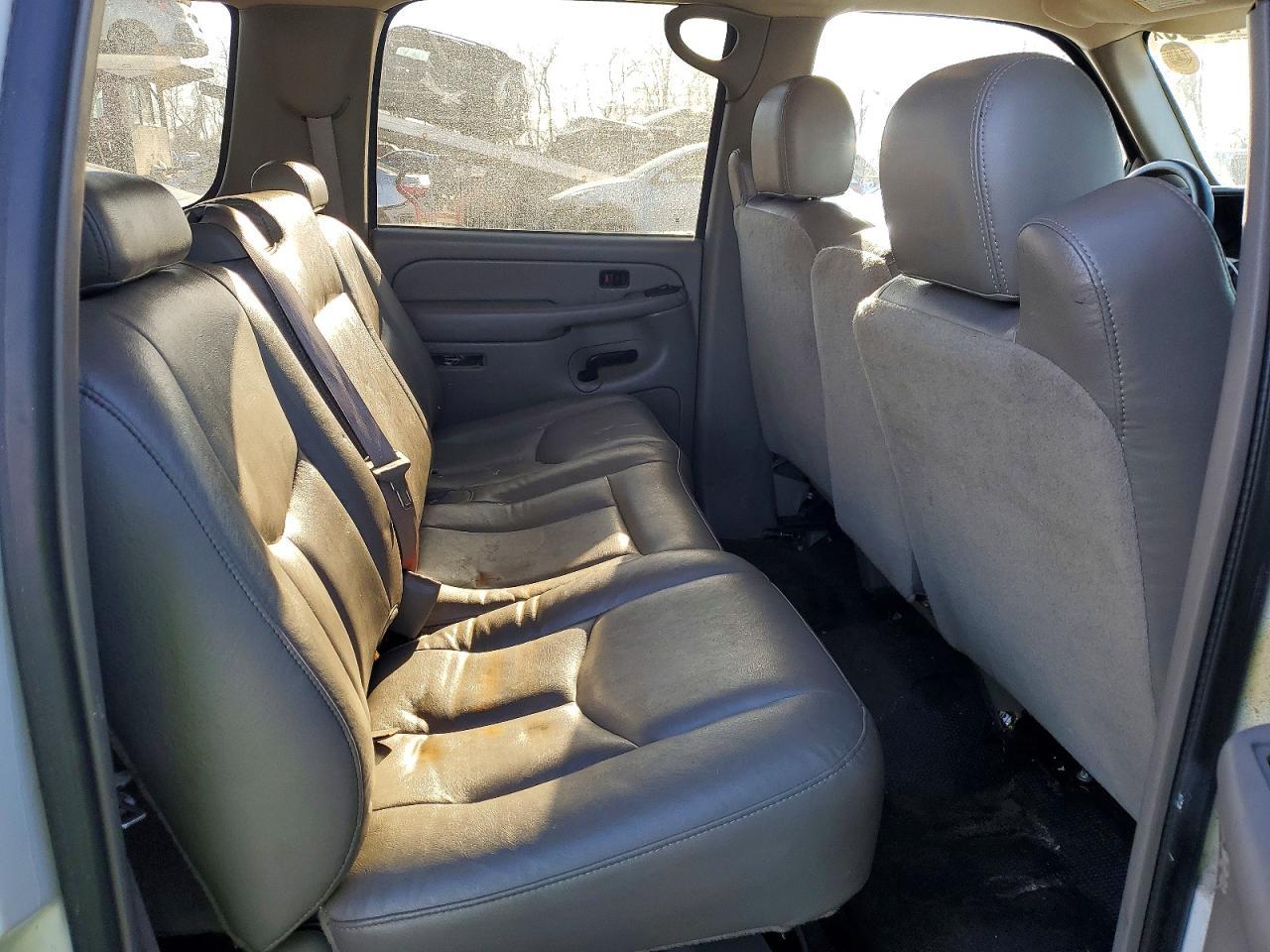 2004 CHEVROLET Suburban