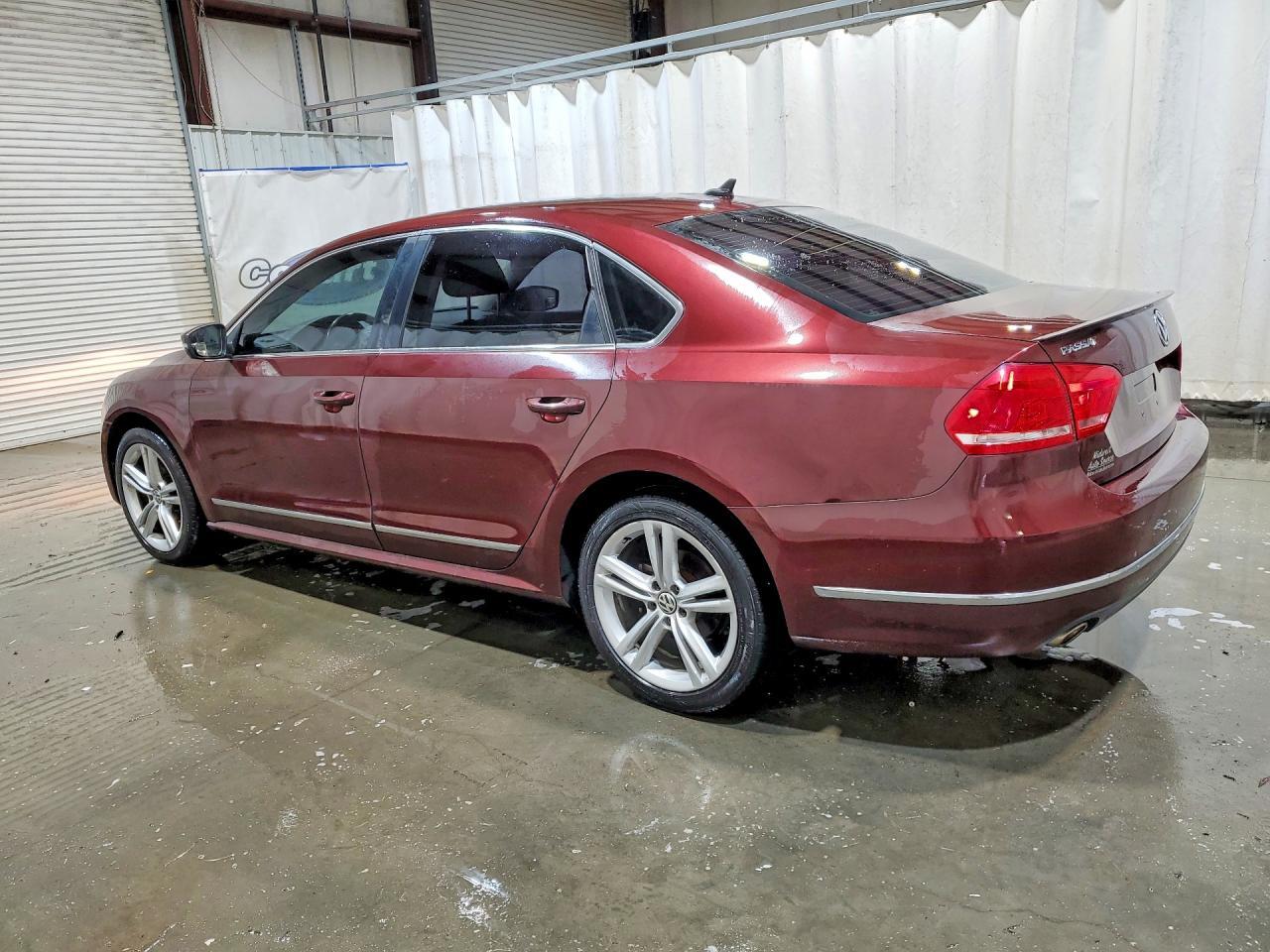 2013 VOLKSWAGEN Passat