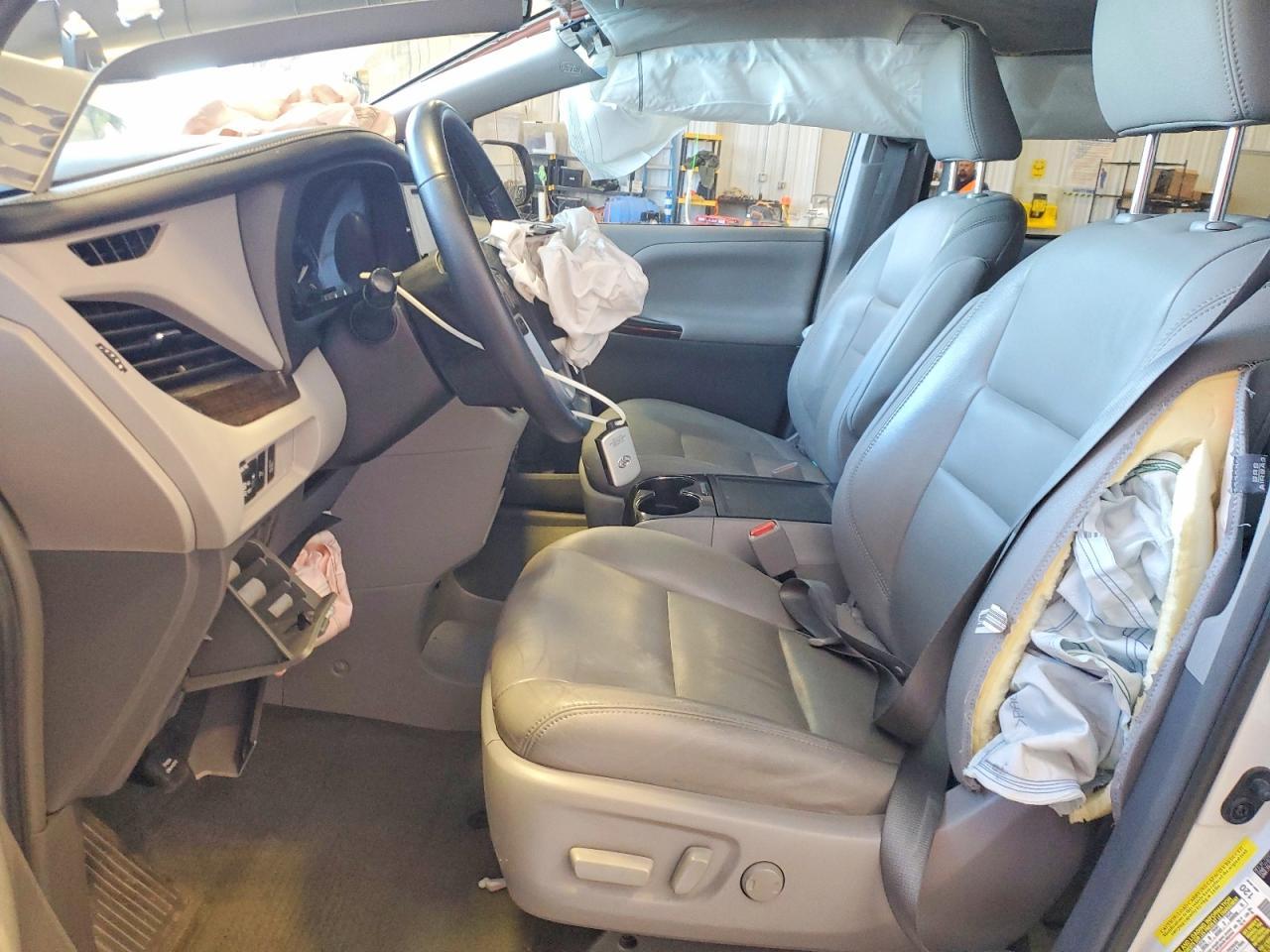 2017 TOYOTA SIENNA