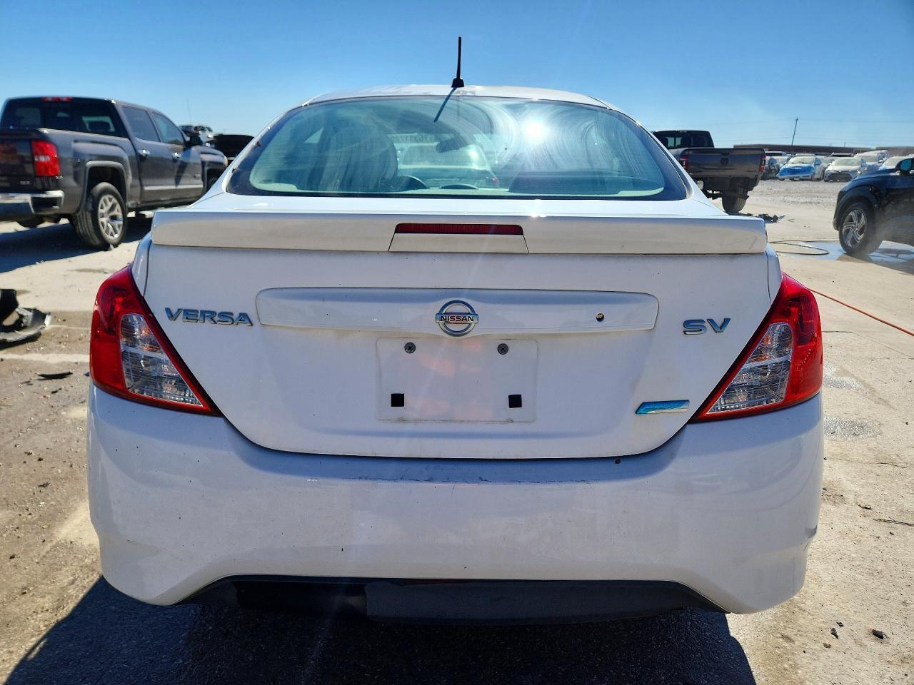 2015 NISSAN VERSA