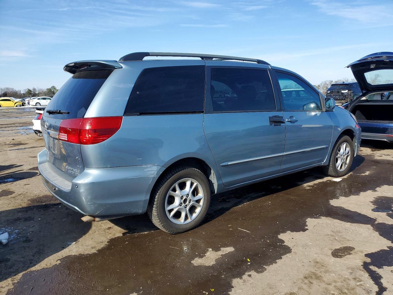2005 TOYOTA SIENNA