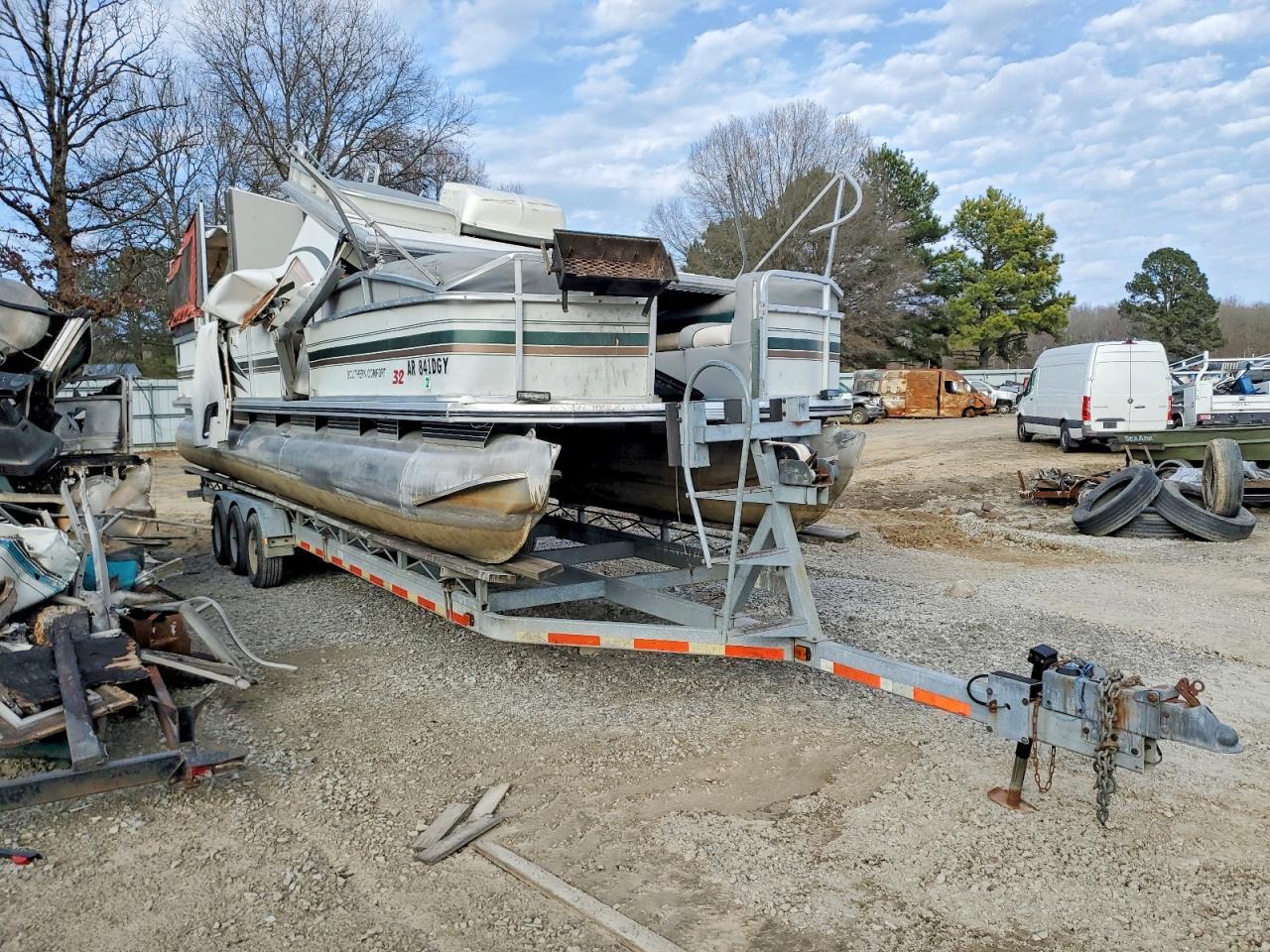 2000 Sundancer Pontoons Boat