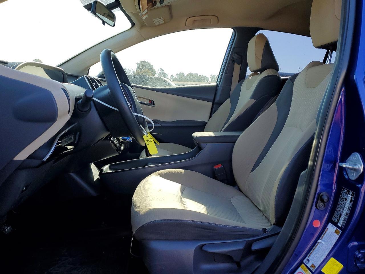 2016 TOYOTA PRIUS