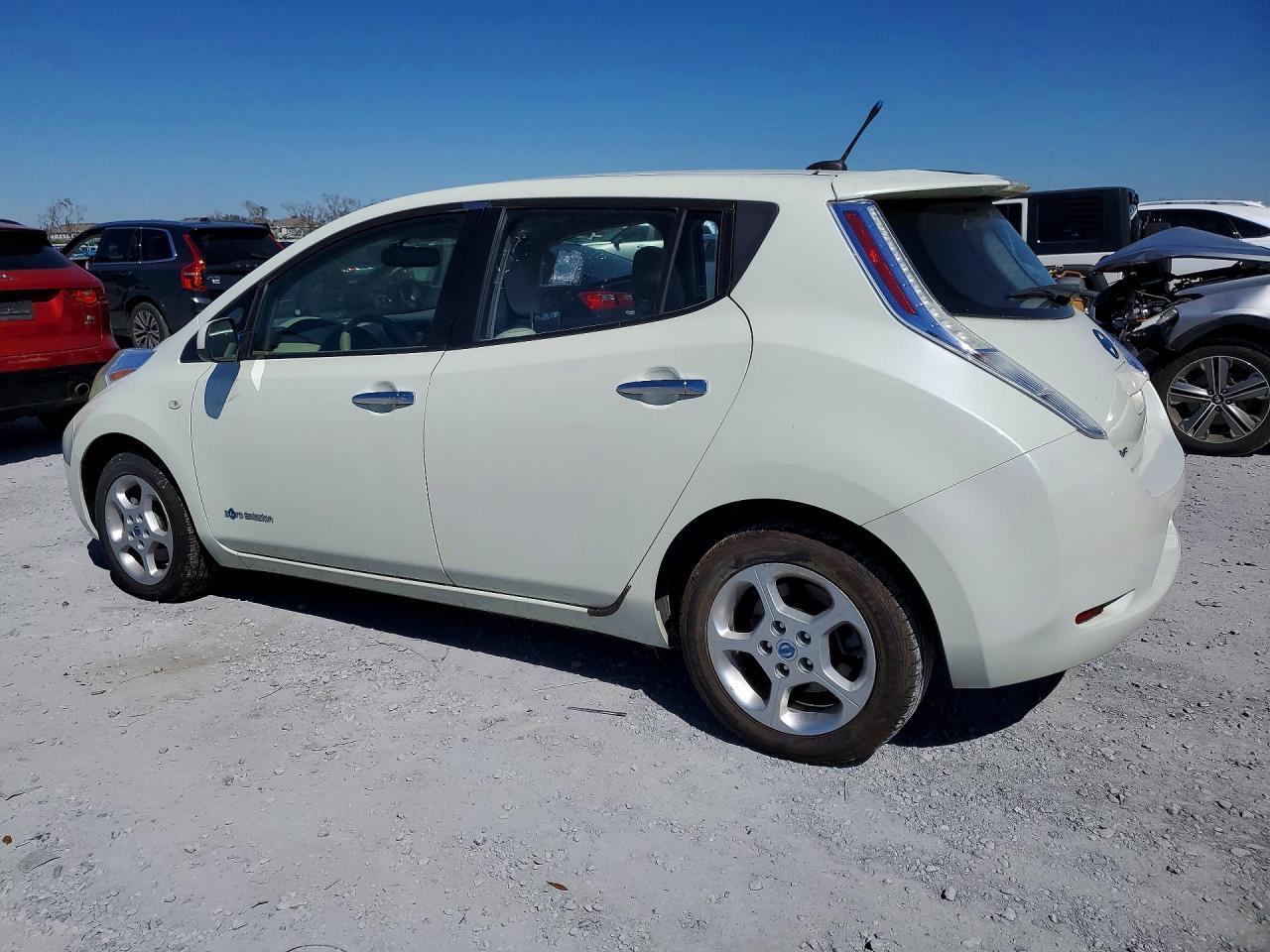 2011 NISSAN LEAF