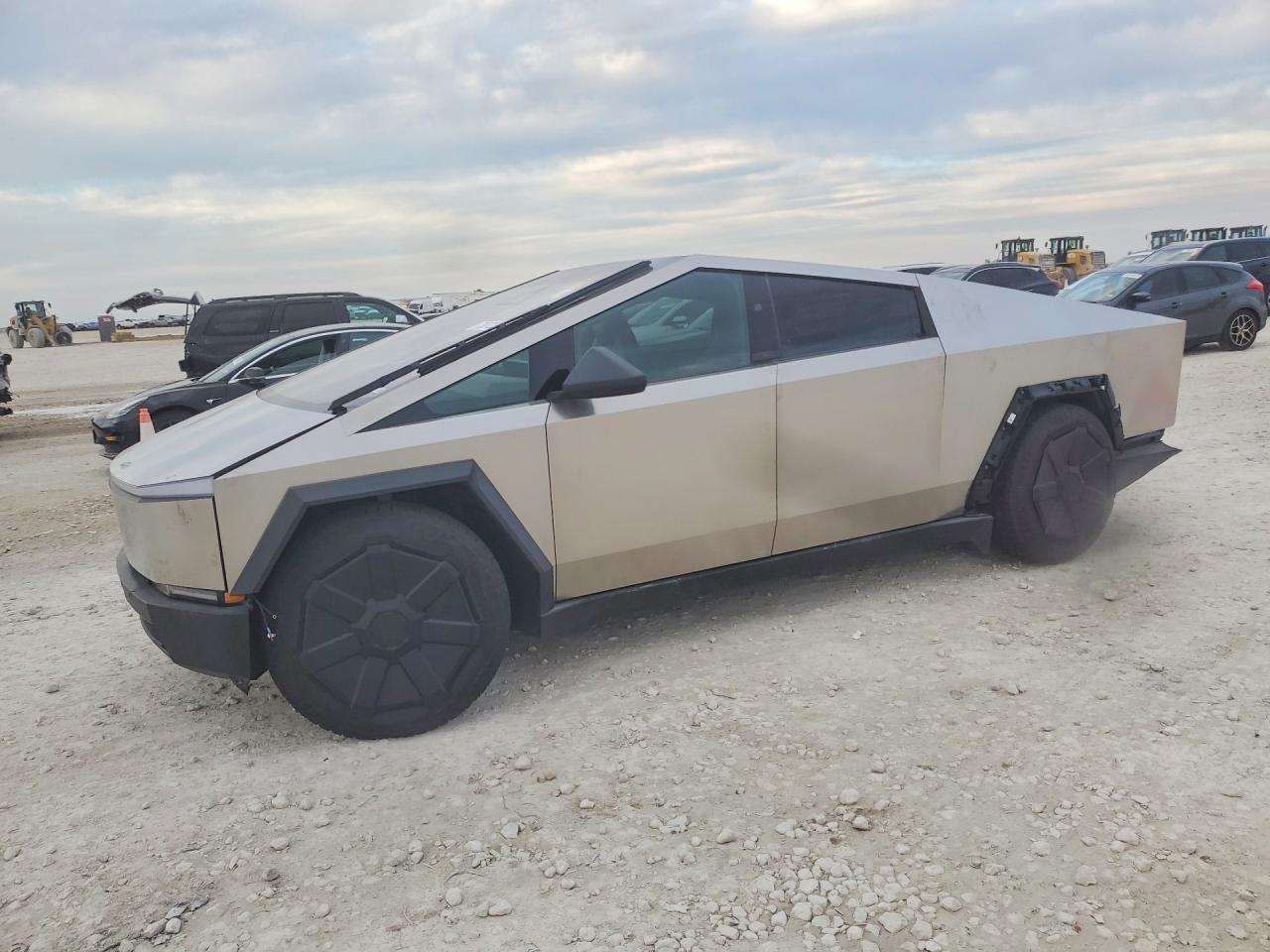 2025 TESLA Cybertruck
