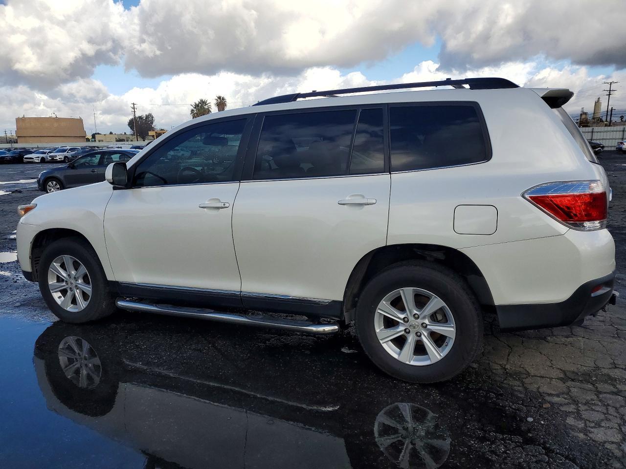 2011 TOYOTA HIGHLANDER