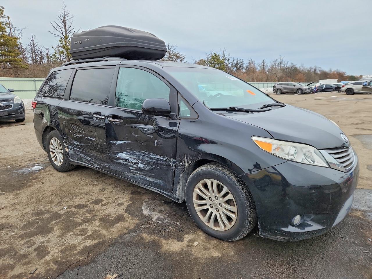 2016 TOYOTA SIENNA