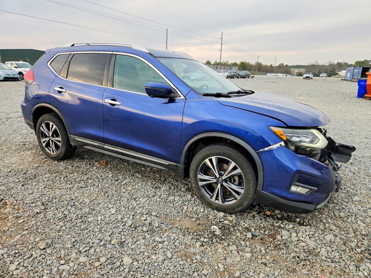 2017 NISSAN ROGUE