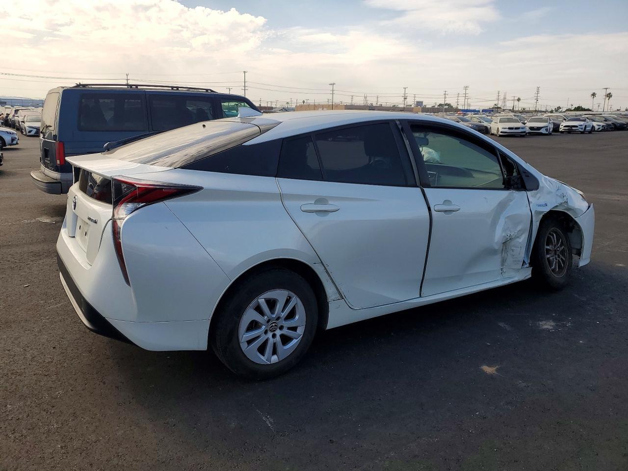 2016 TOYOTA PRIUS