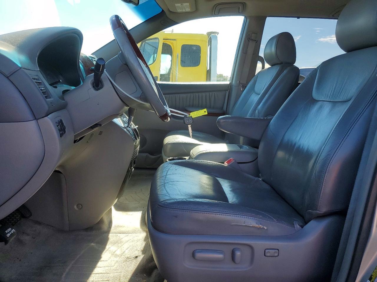 2005 TOYOTA SIENNA