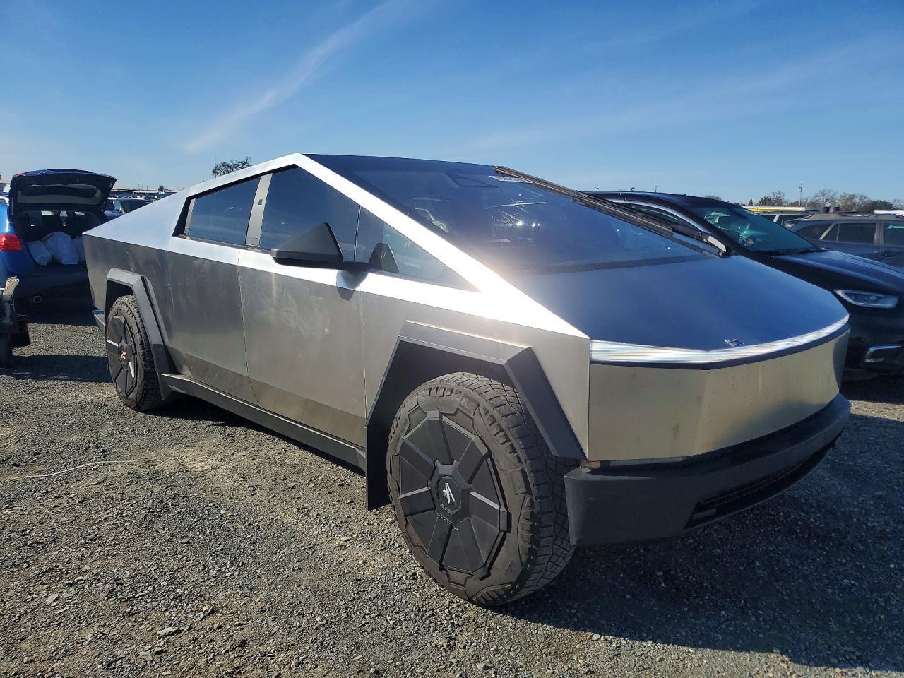 2025 TESLA Cybertruck